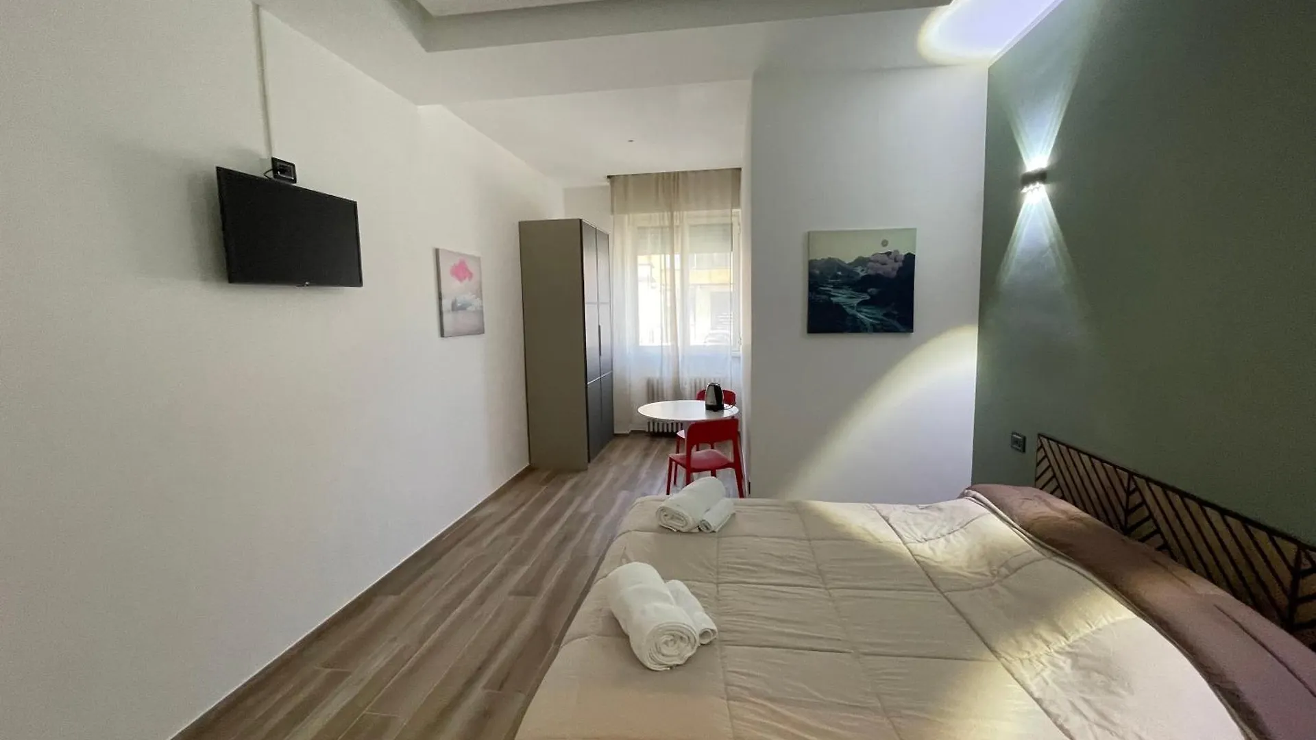 Guest House Design Navigli ミラノ 0*,  イタリア